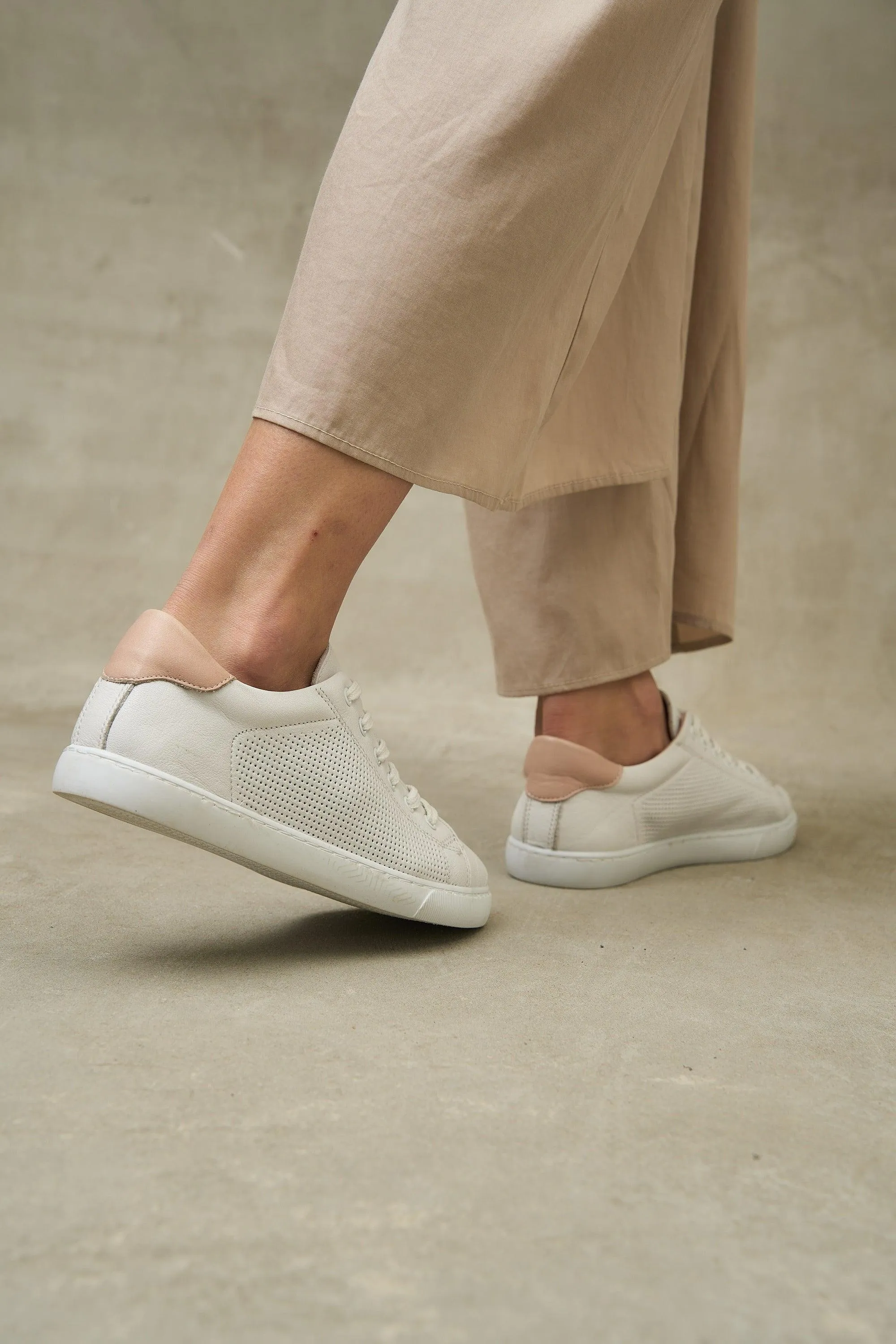 DOT Sneakers