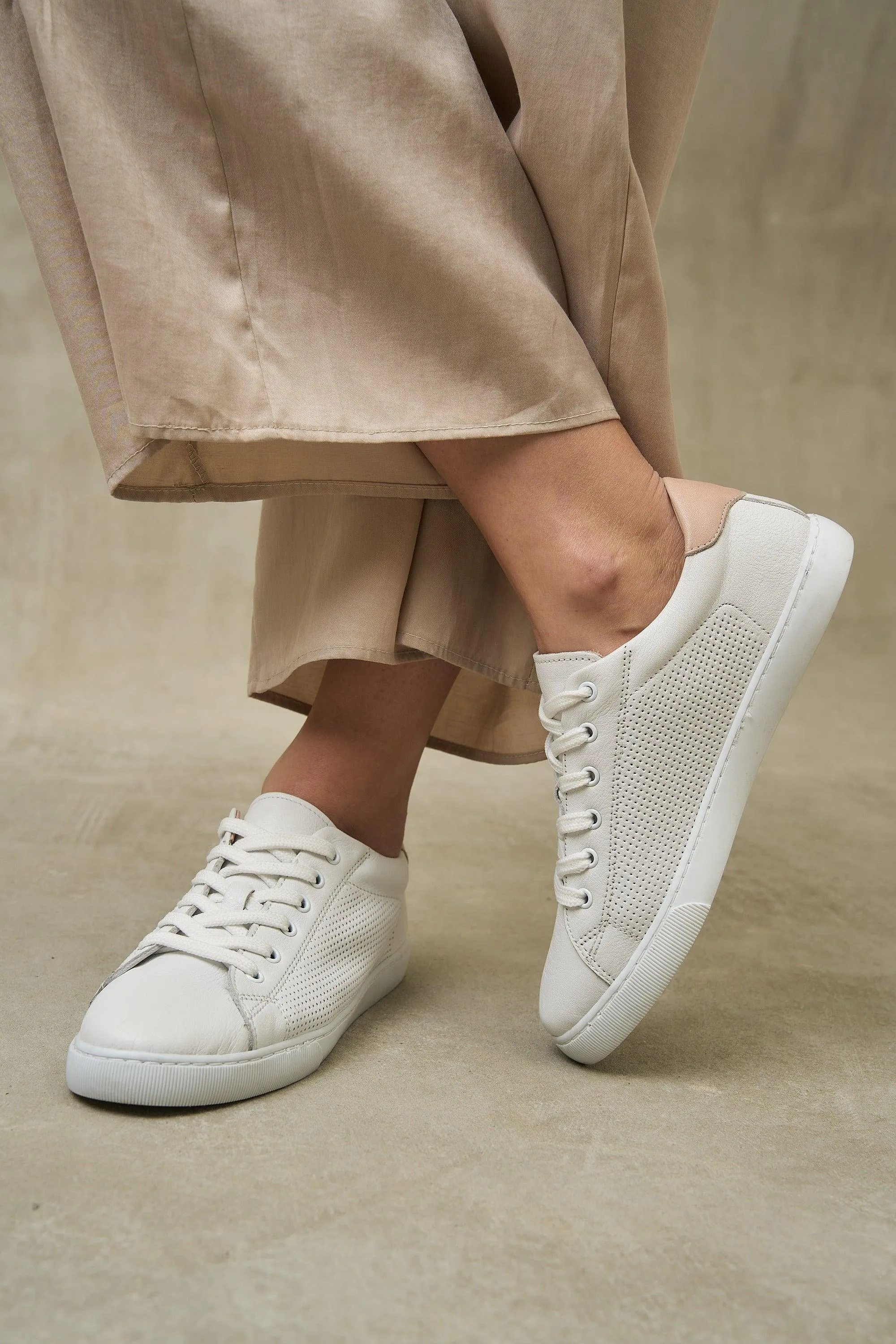 DOT Sneakers