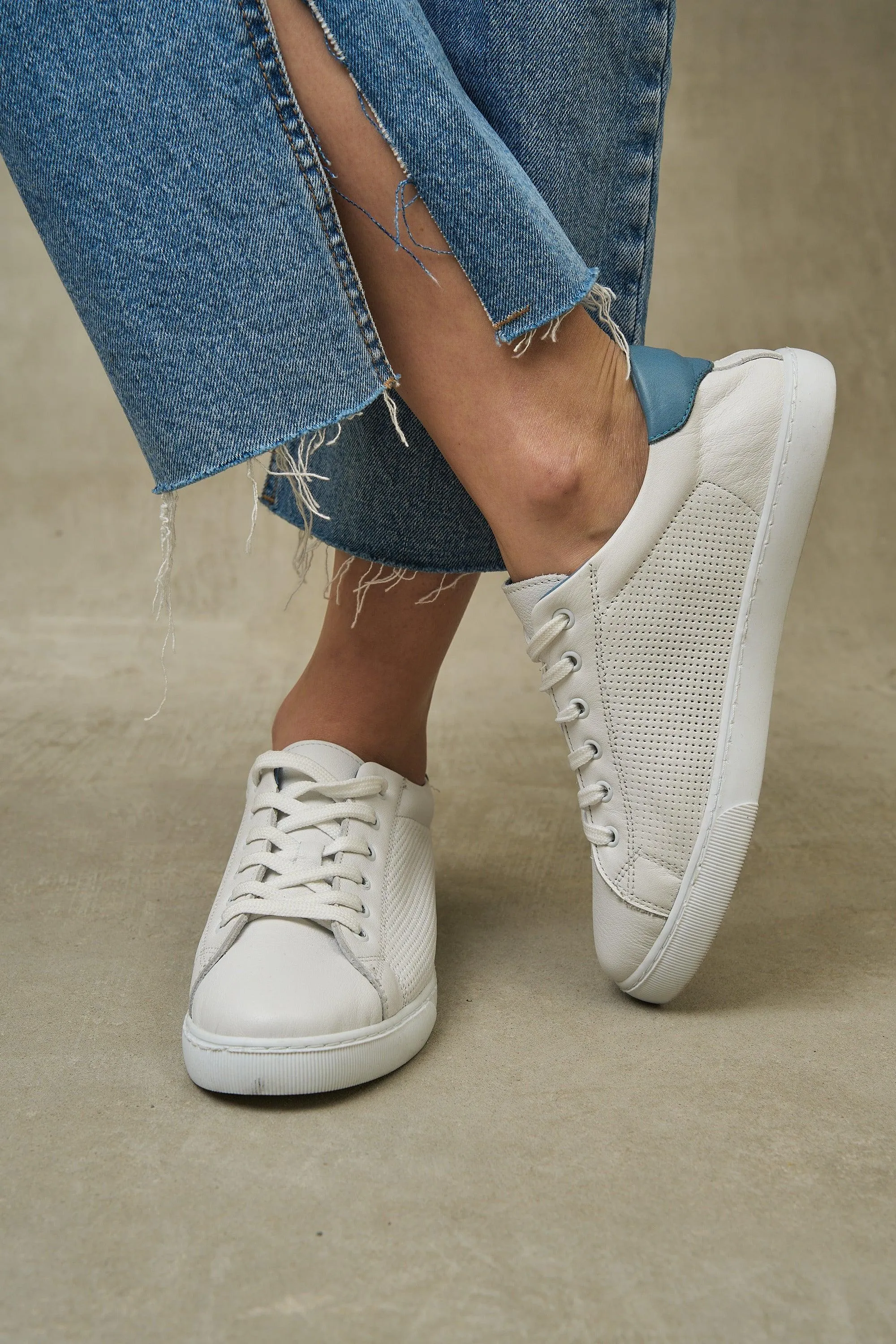 DOT Sneakers
