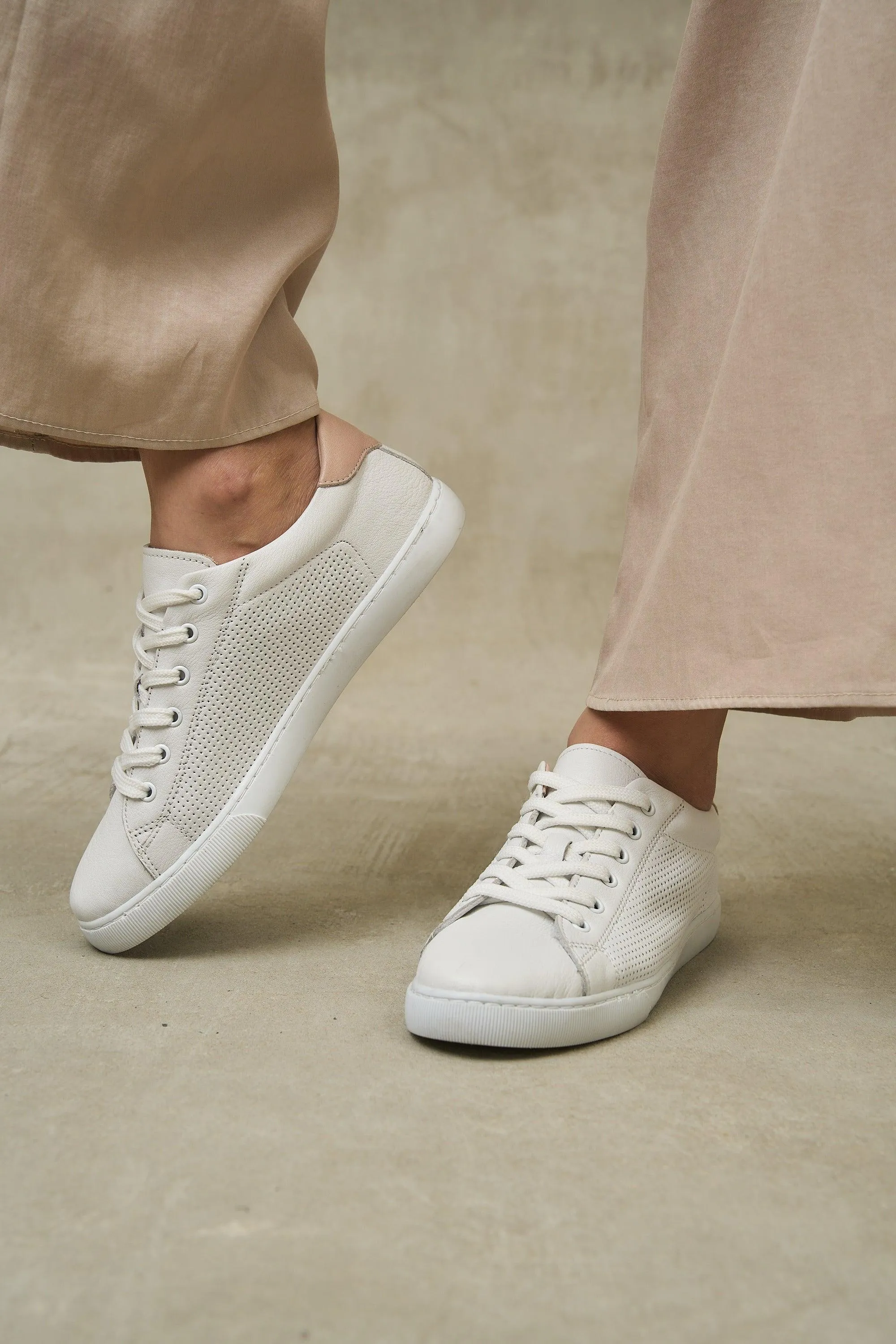 DOT Sneakers