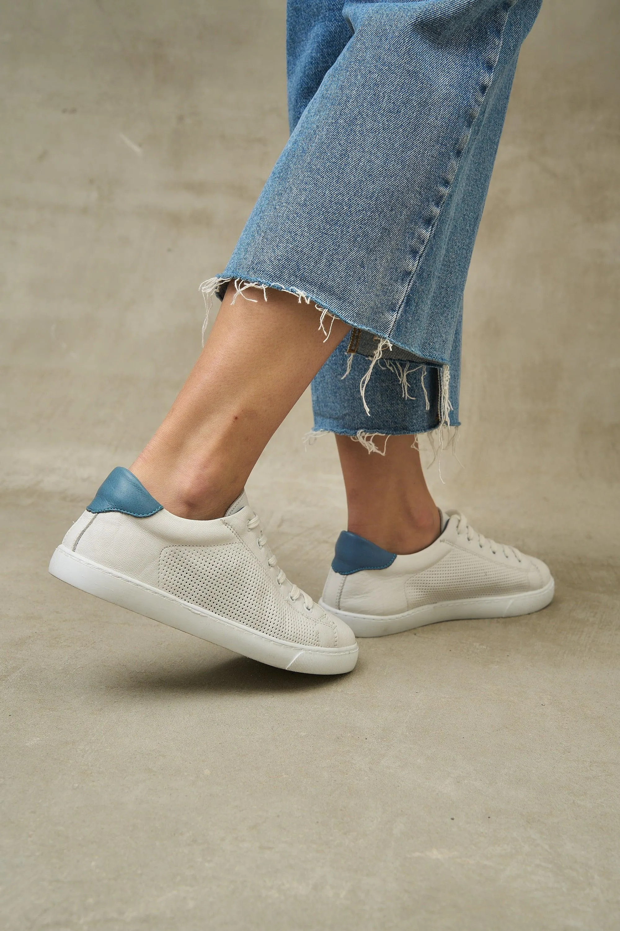 DOT Sneakers