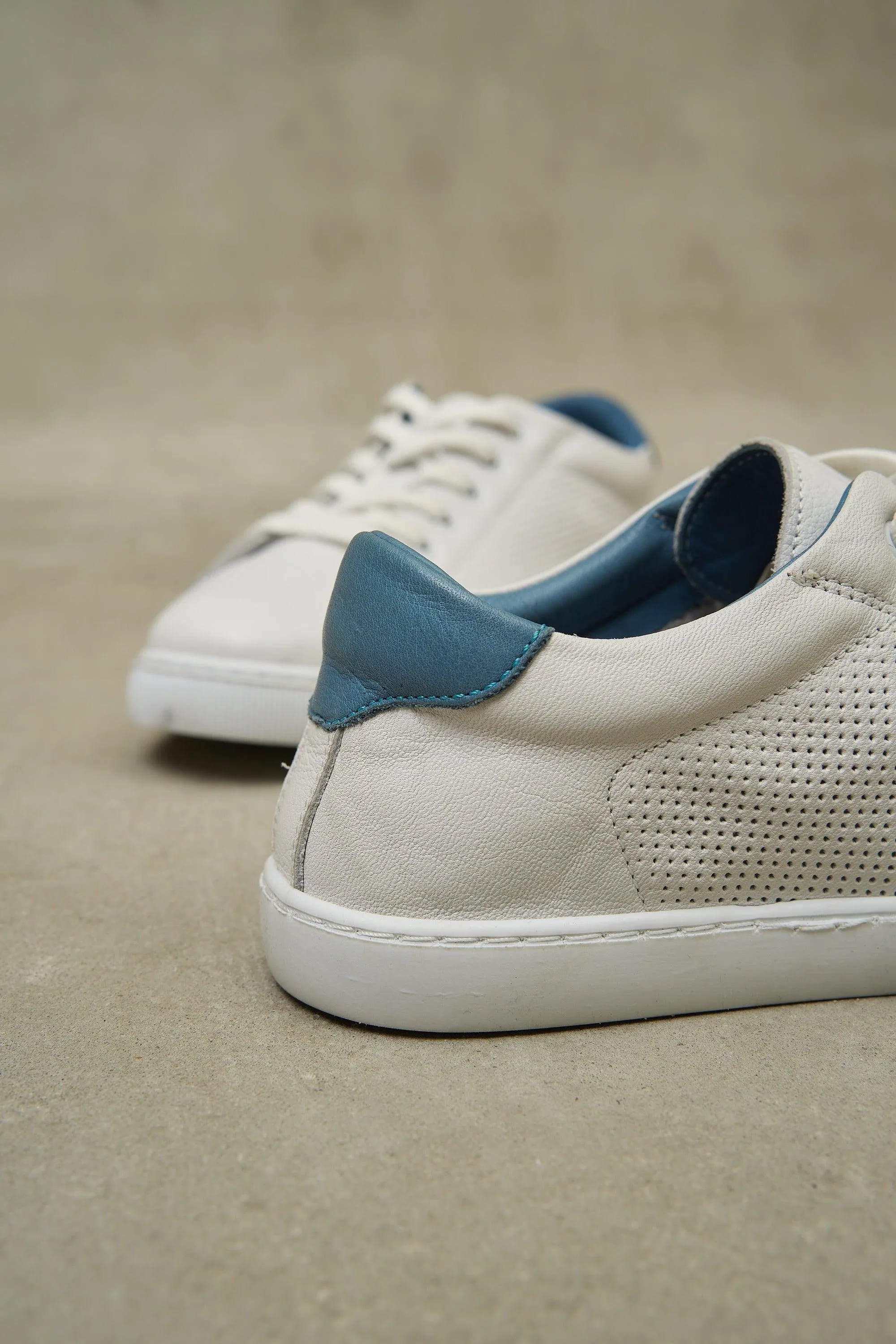 DOT Sneakers