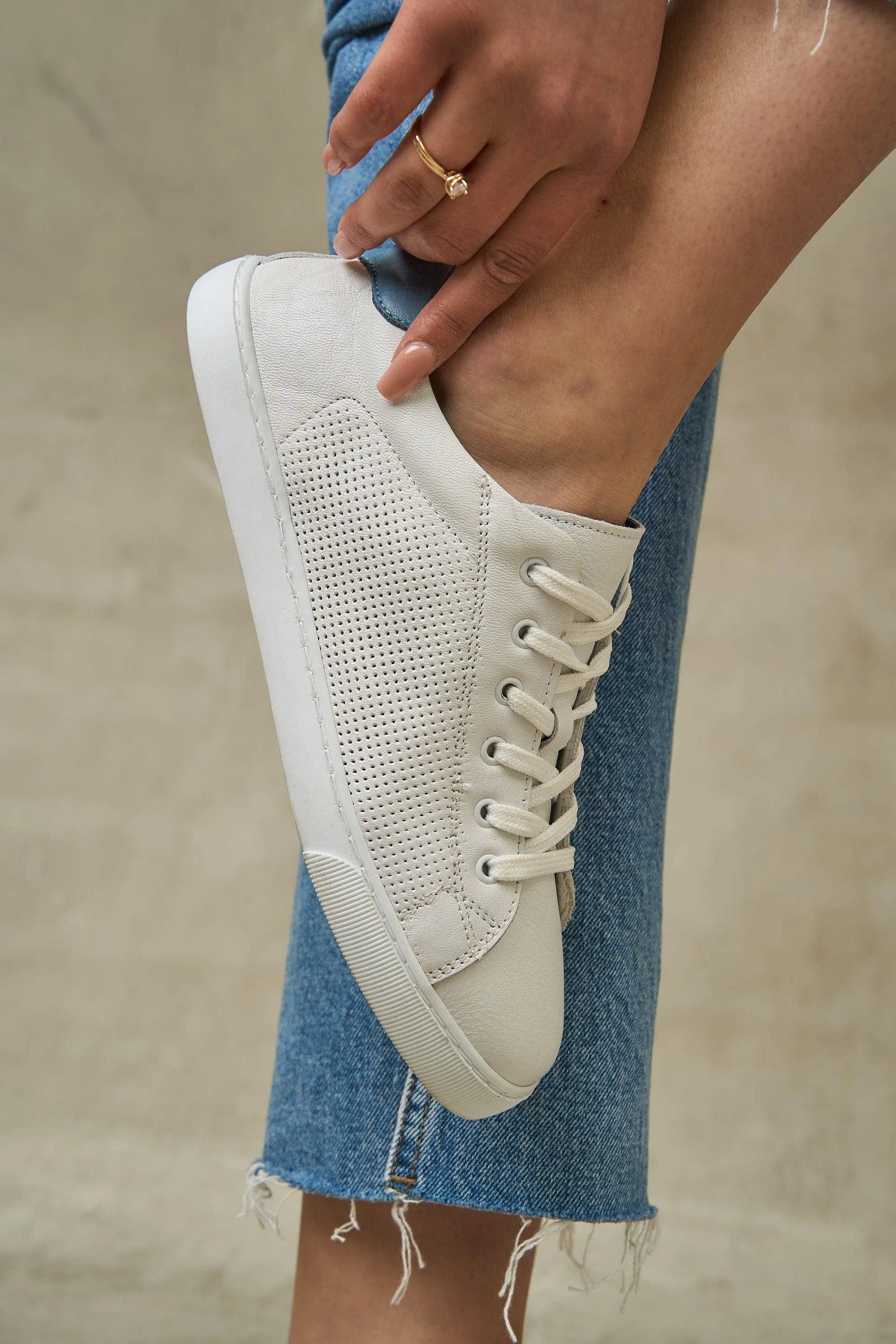 DOT Sneakers