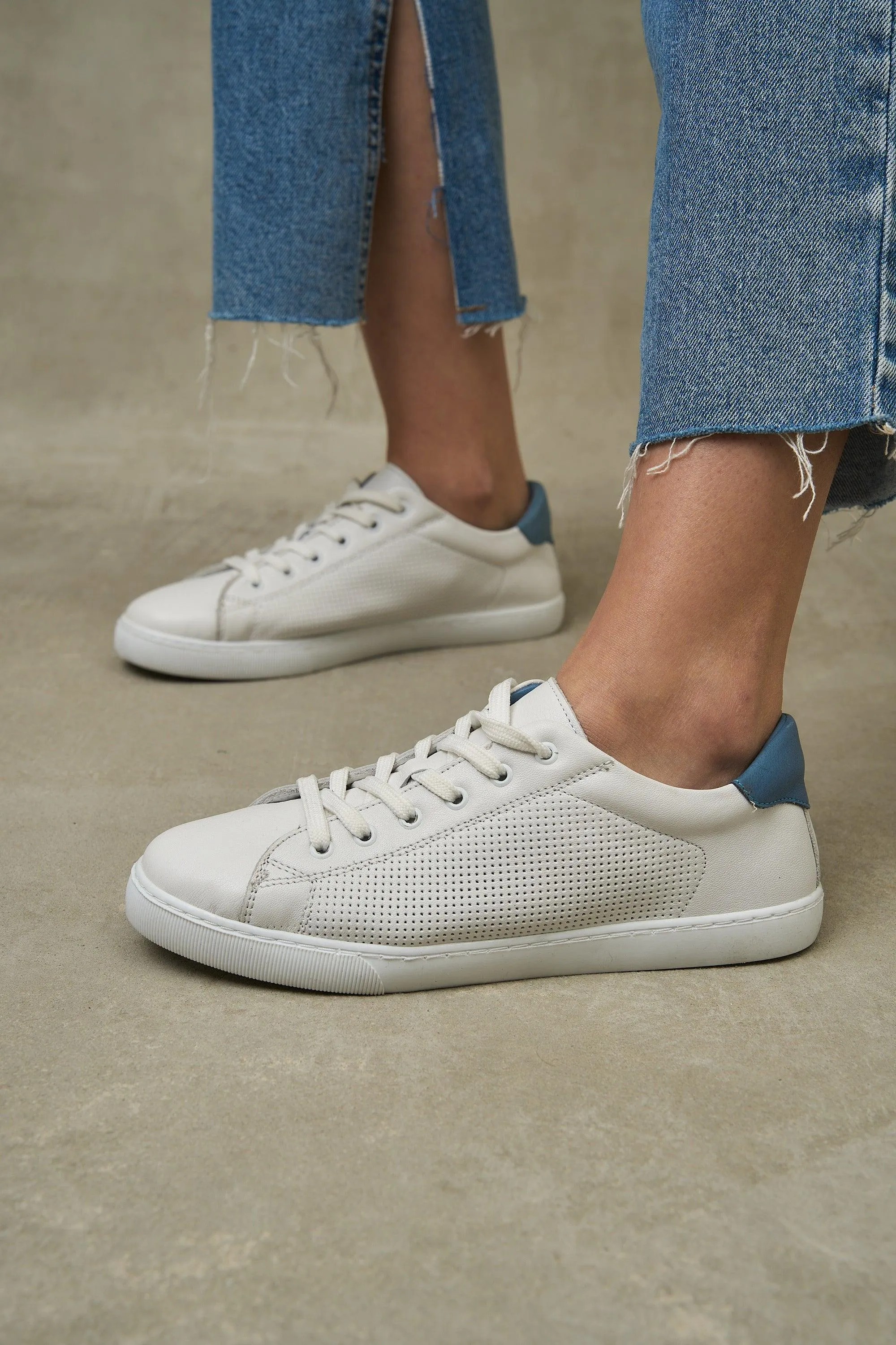 DOT Sneakers