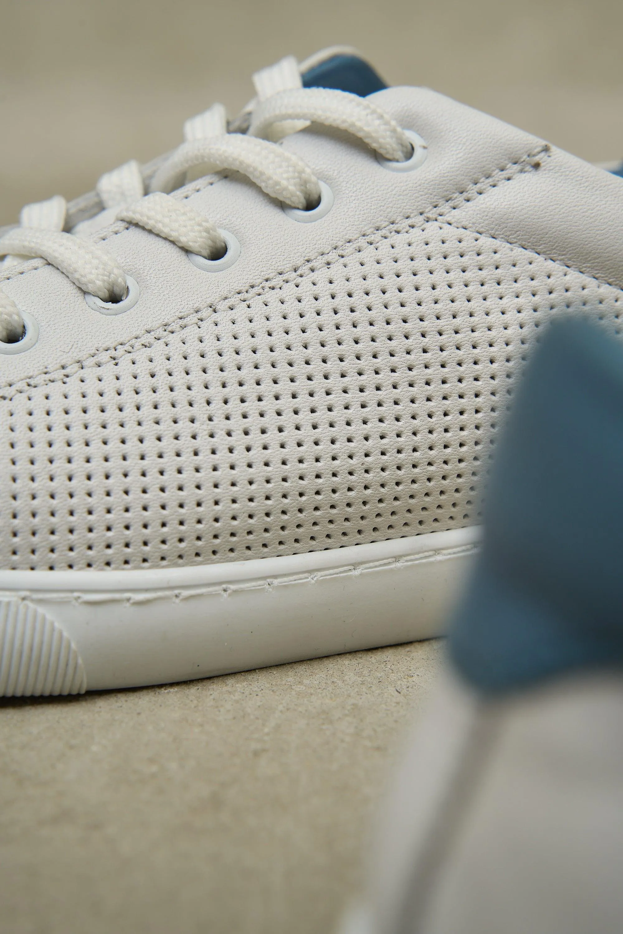 DOT Sneakers