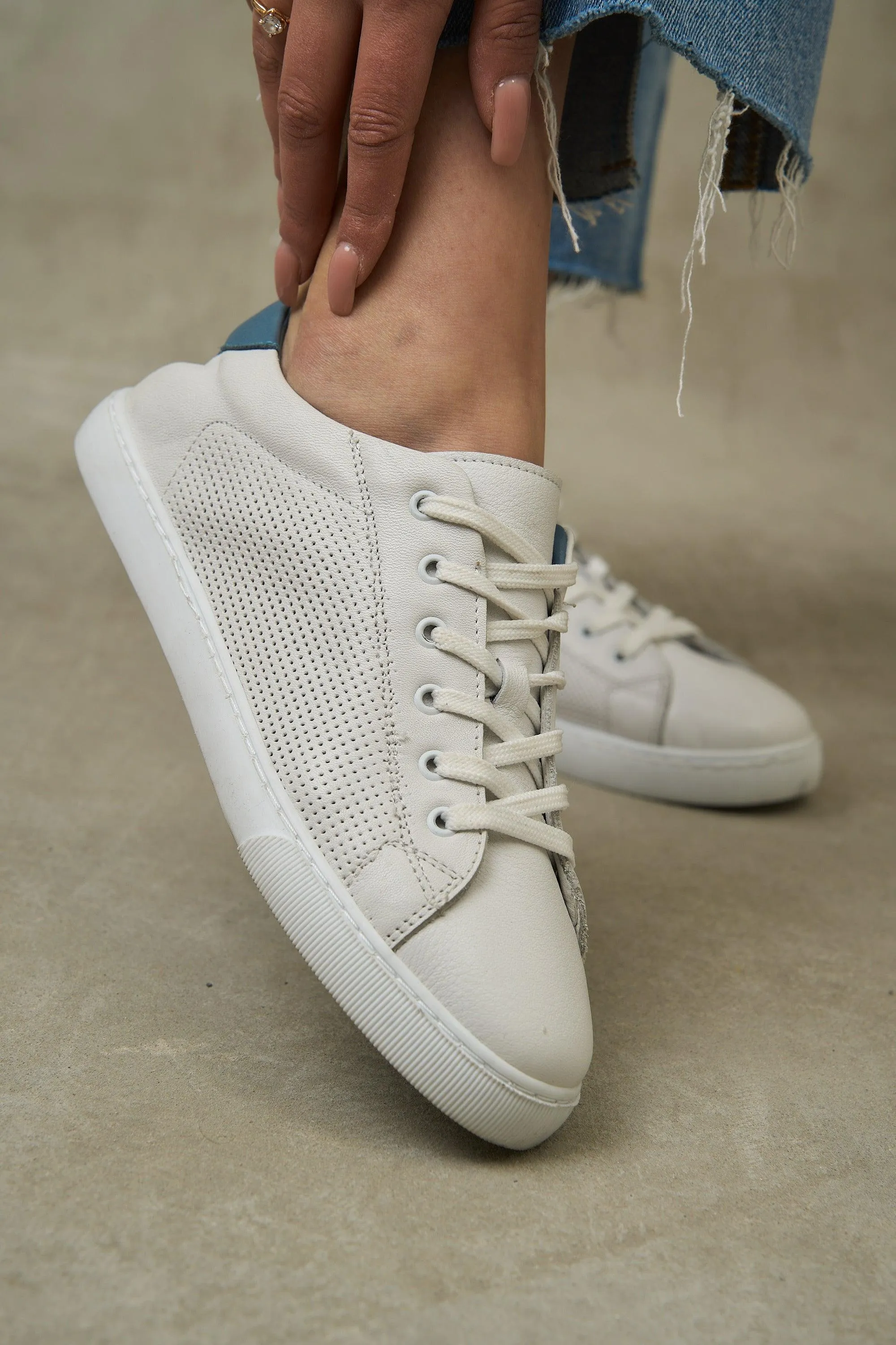 DOT Sneakers