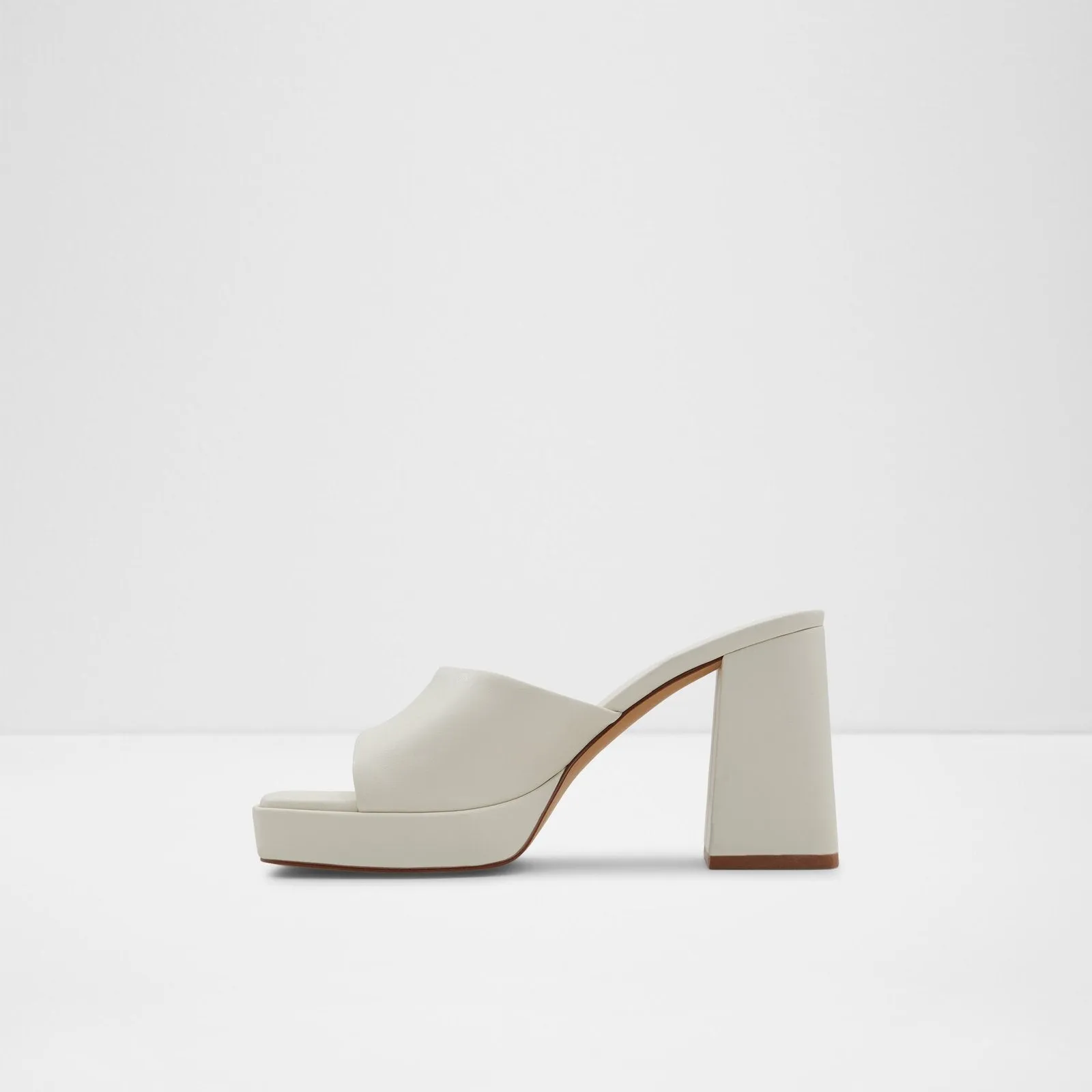Elkie black woman heels