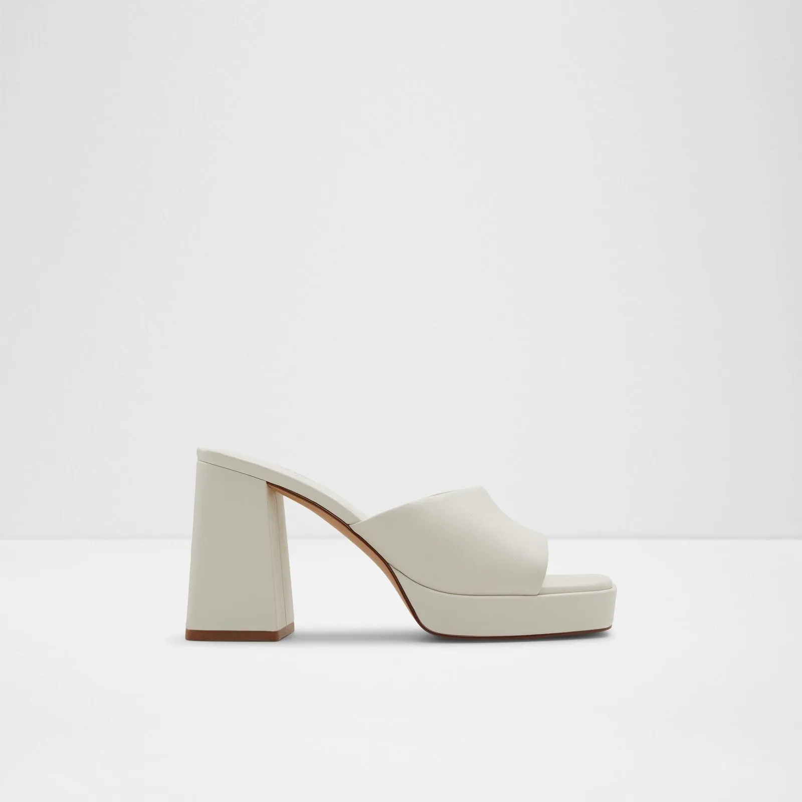 Elkie black woman heels