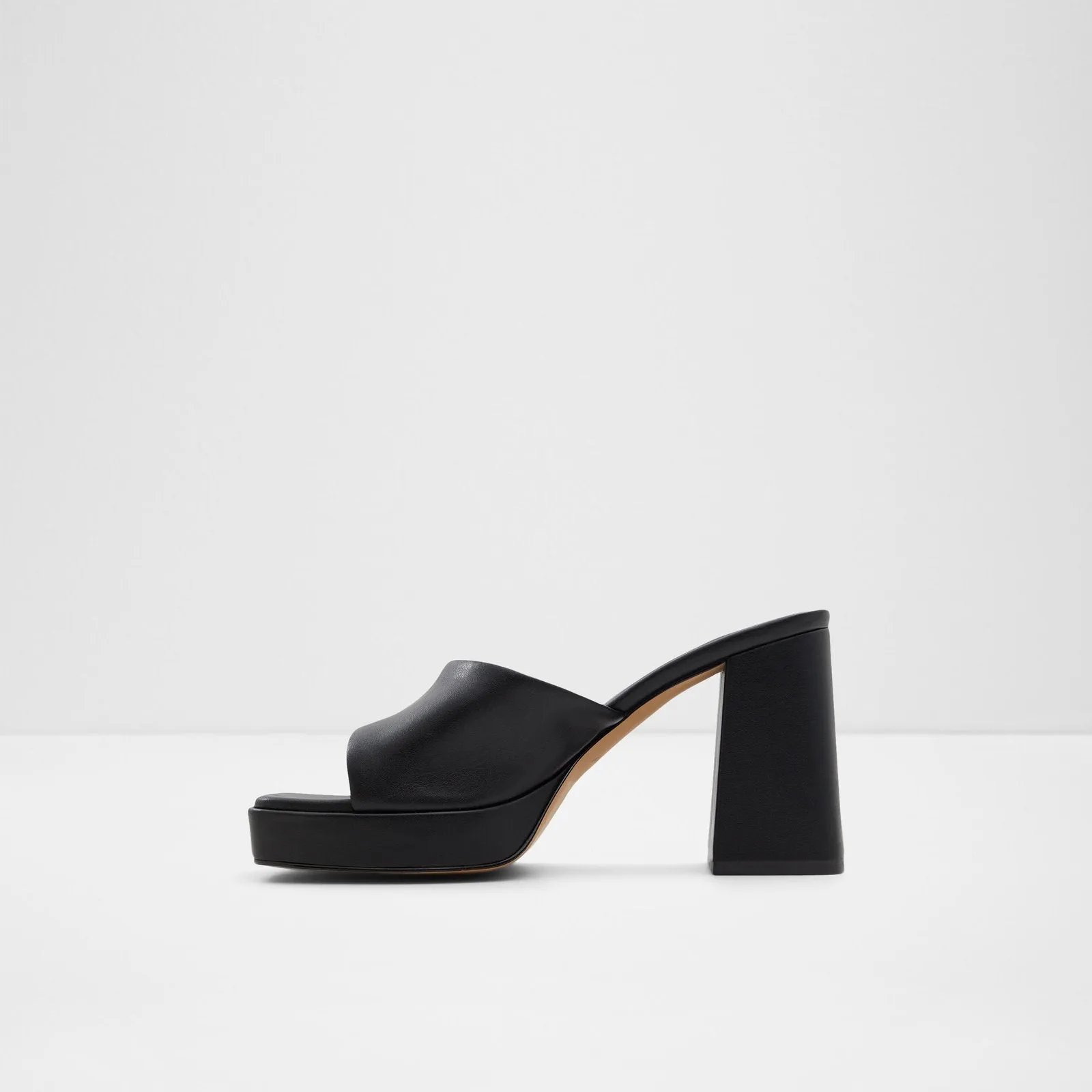 Elkie black woman heels