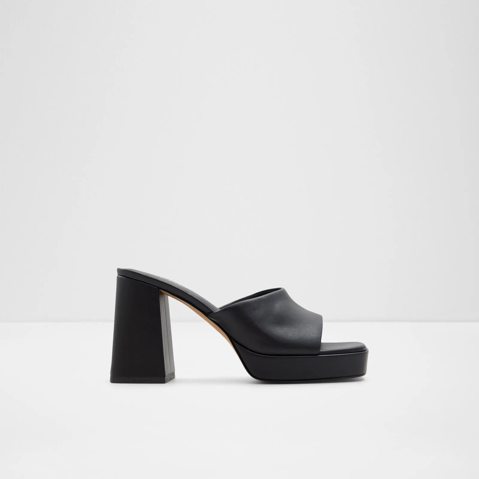Elkie black woman heels