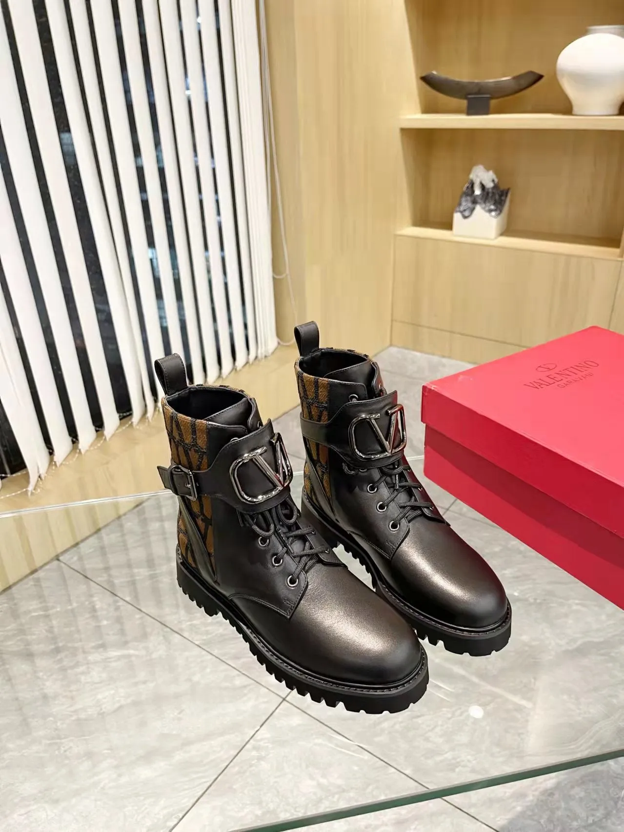 SE1461  Vlogo Signatrue Combat Boot / Size5-11