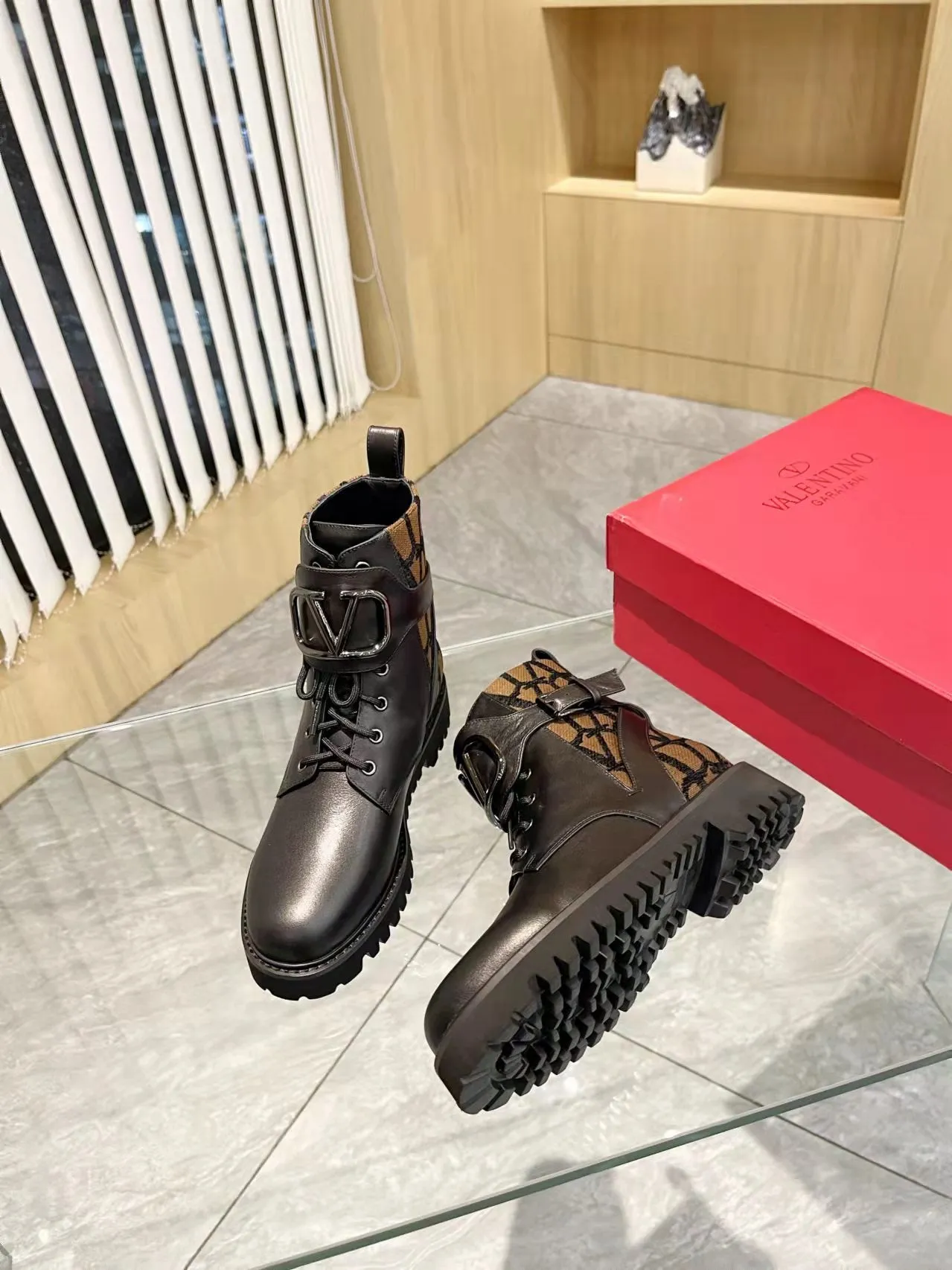 SE1461  Vlogo Signatrue Combat Boot / Size5-11