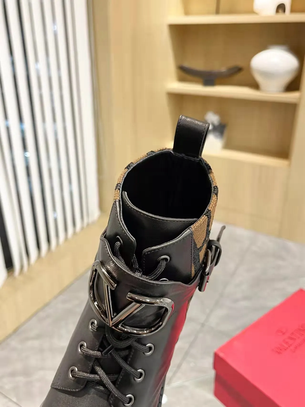 SE1461  Vlogo Signatrue Combat Boot / Size5-11