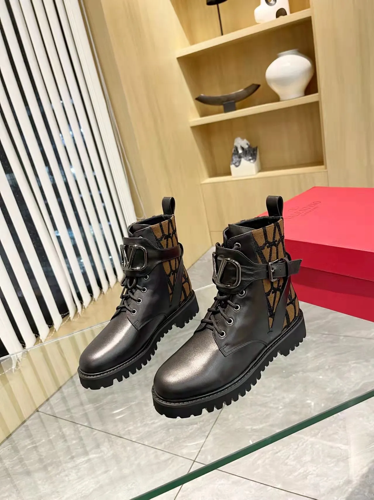 SE1461  Vlogo Signatrue Combat Boot / Size5-11