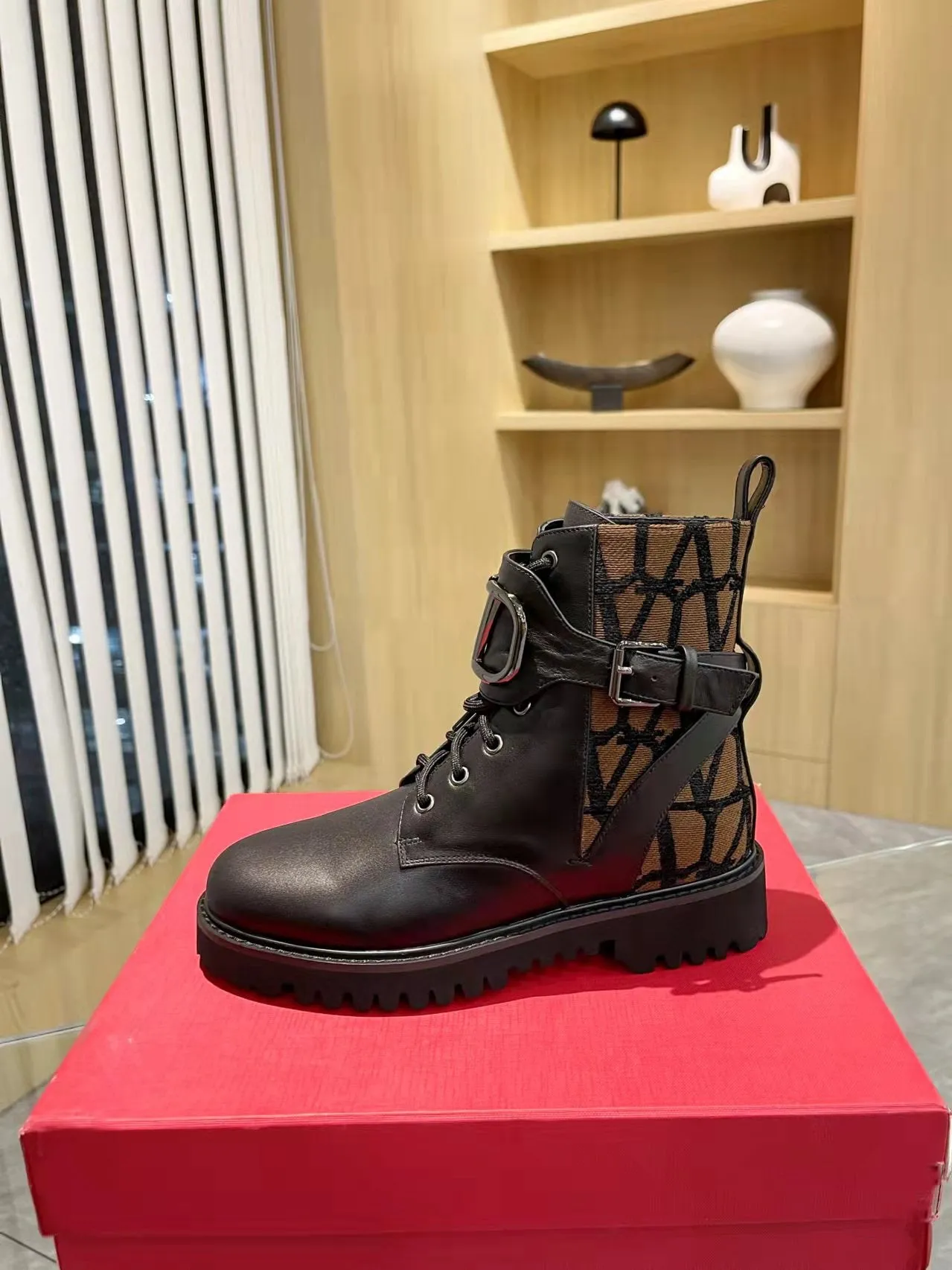 SE1461  Vlogo Signatrue Combat Boot / Size5-11
