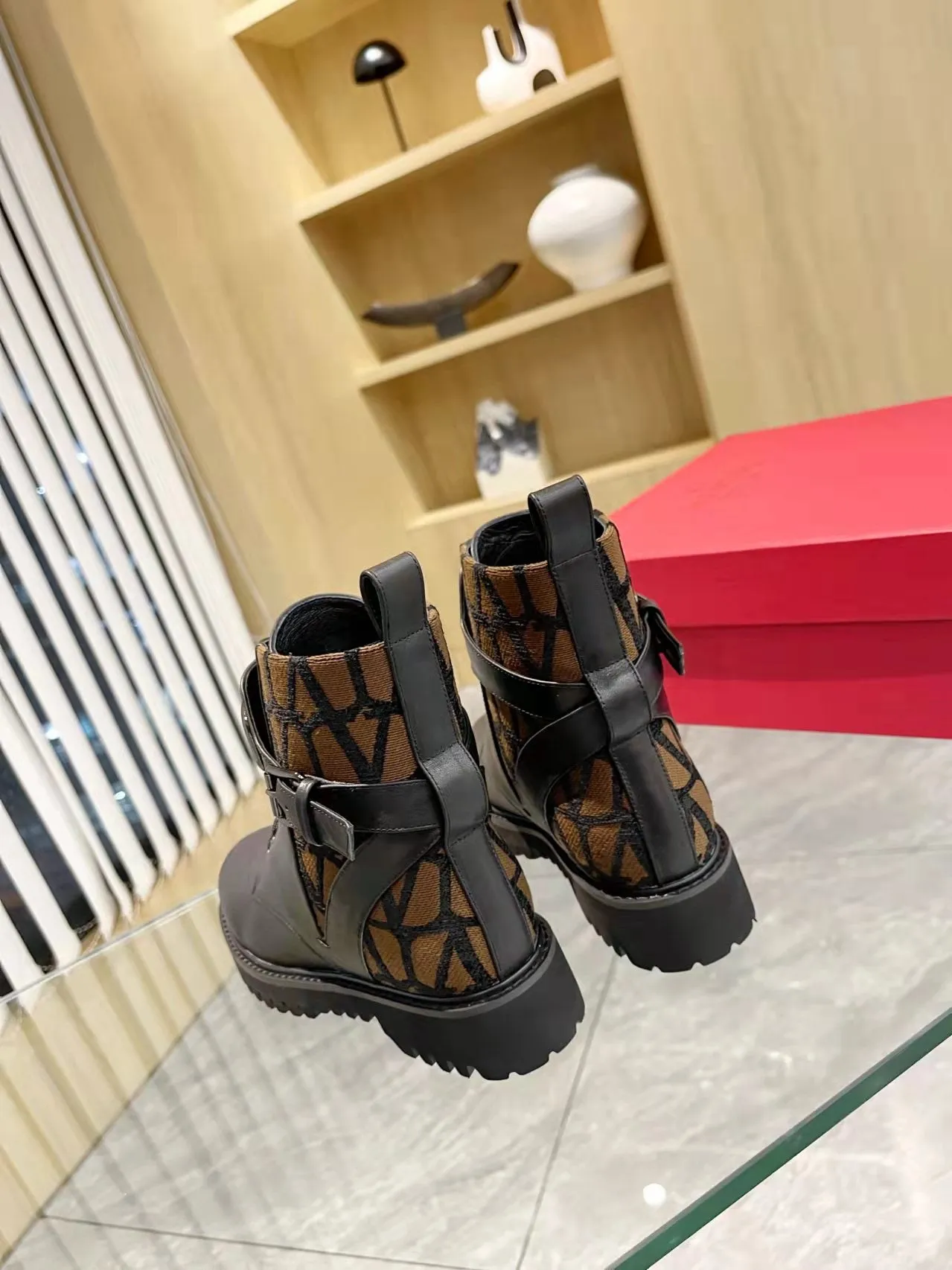 SE1461  Vlogo Signatrue Combat Boot / Size5-11