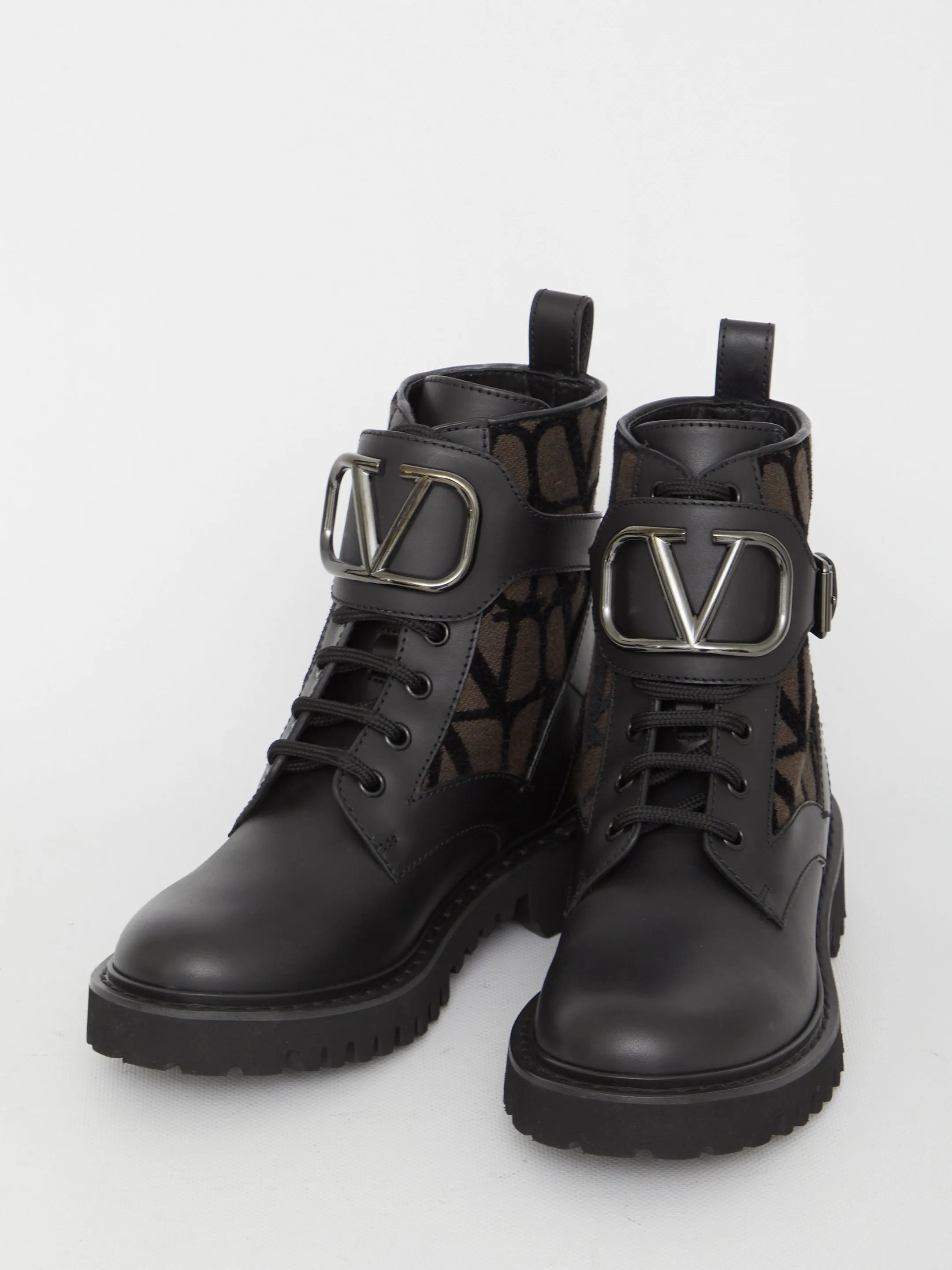 Valentino Garavani Vlogo Signature Combat Boots